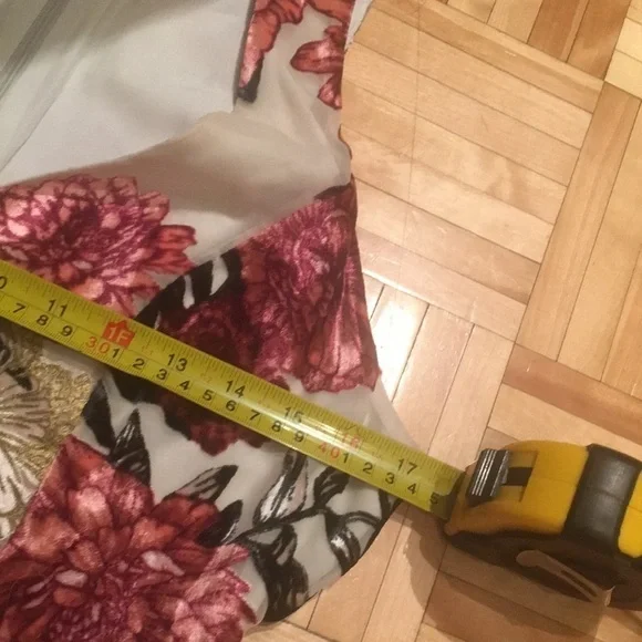 Guess  embroidered  flower dress NWOT​​​ - Picture 9 of 13